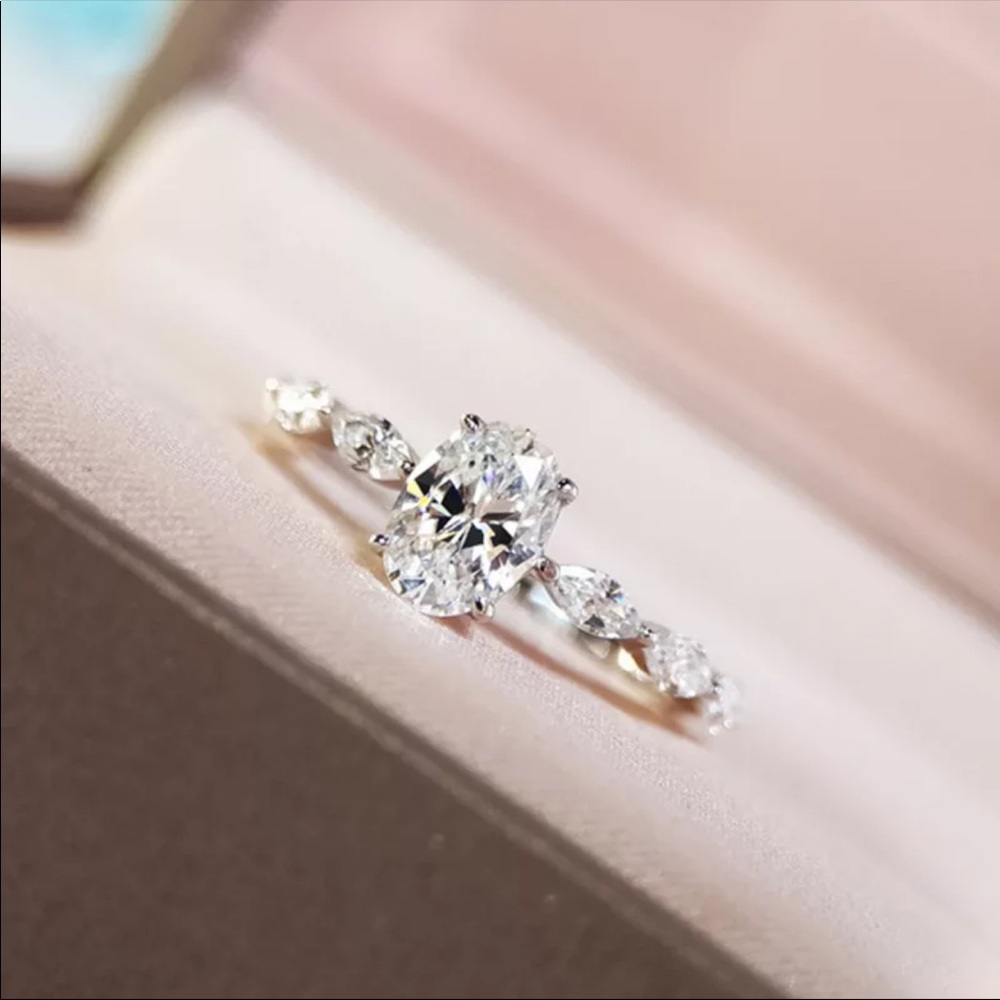*NEW*925 Silver Lovely Oval Cut Diamond Ring - Picture 3 of 5